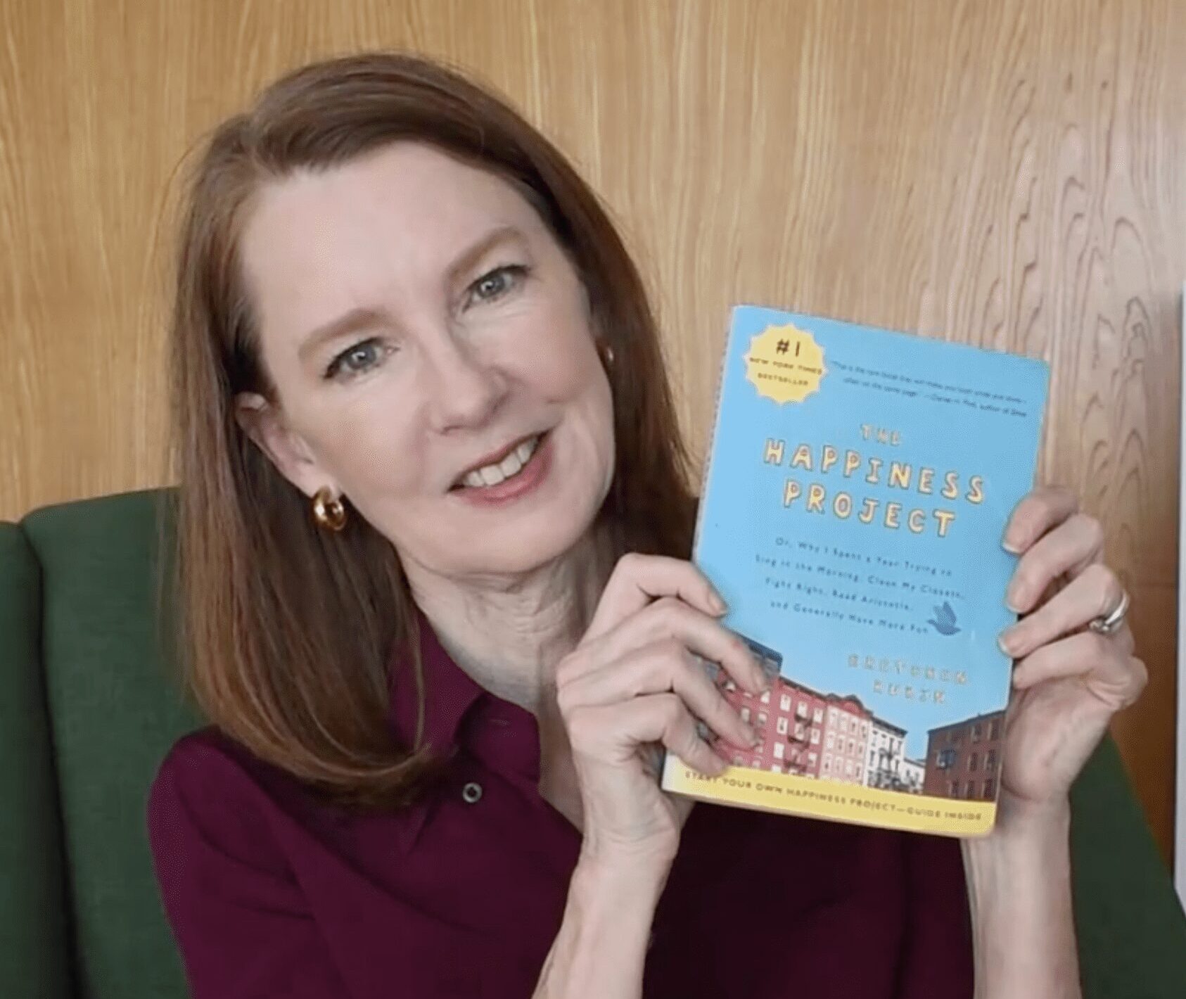 Gretchen Rubin holding her book The Happiness Project